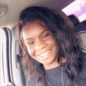 Meet your Posher, Desiree